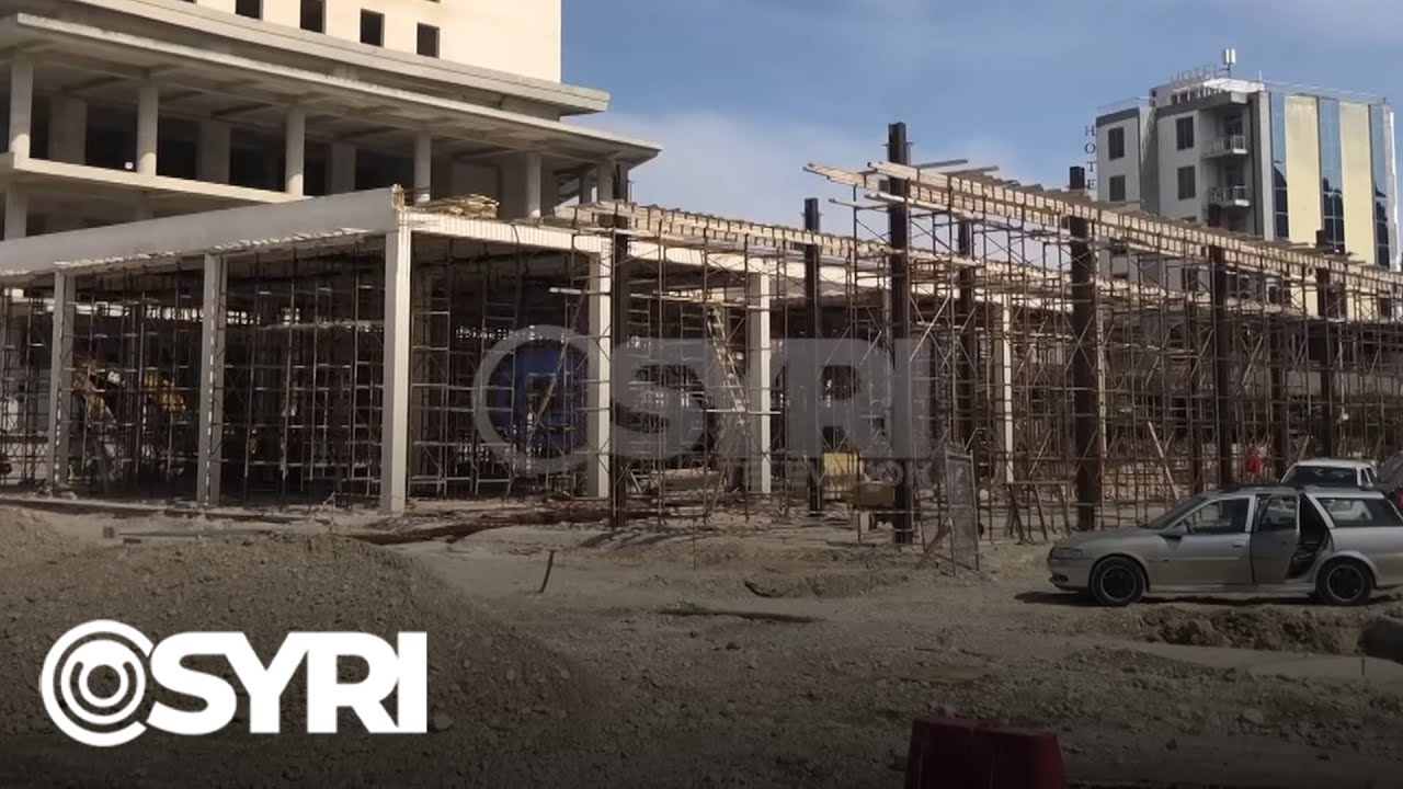 Shkatërrimi i monumentit të 4 vilajeteve në Vlorë, hiqen 4 topat nga sheshi i flamurit