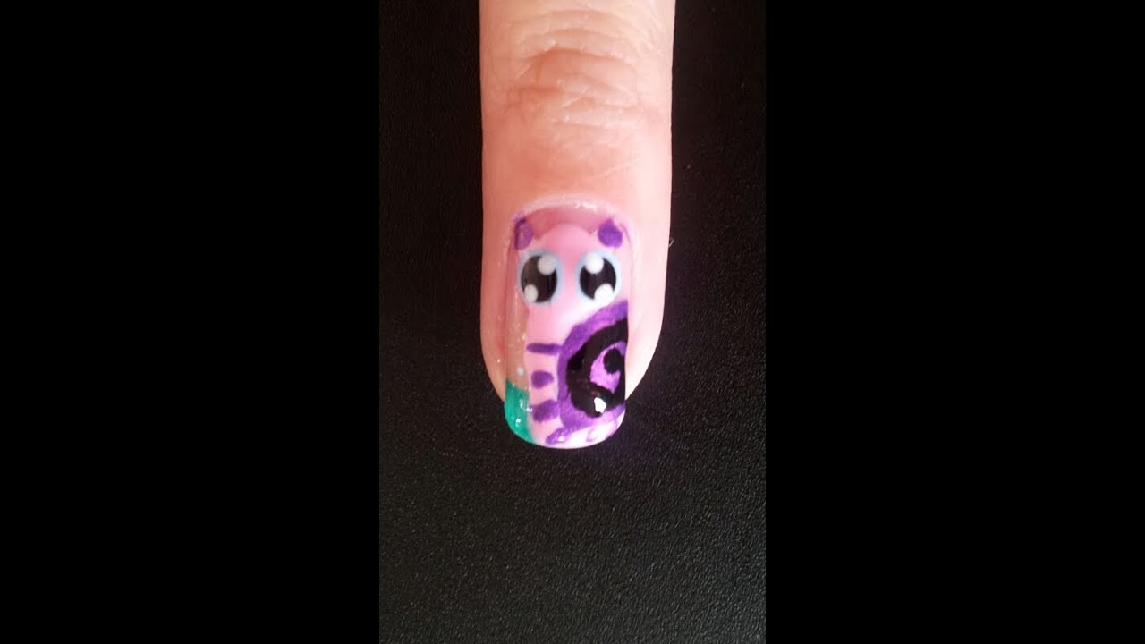 Nagel Design süße Schnecke auf Blumenwiese - kawaii