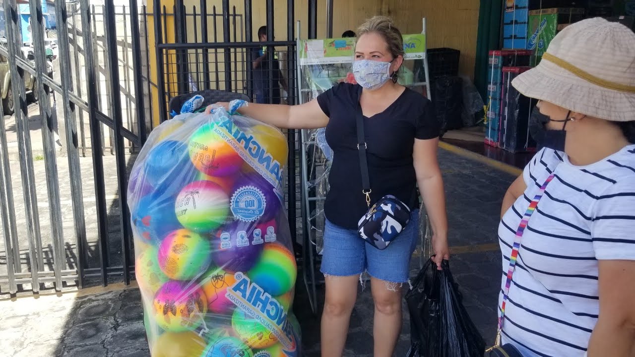 Regalamos pelotas a los niños de Anchico y en Guastatoya