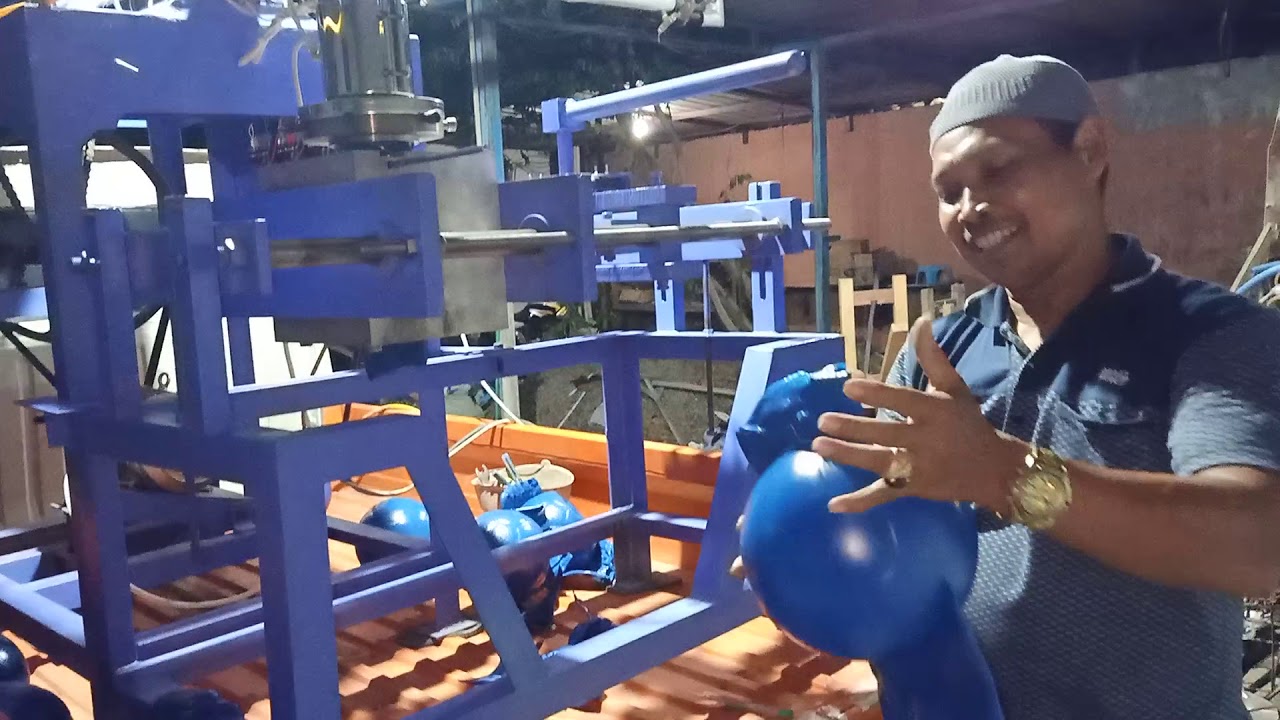 Trayel mensin bola plastik ,jadi langsung buat main bro hehehe