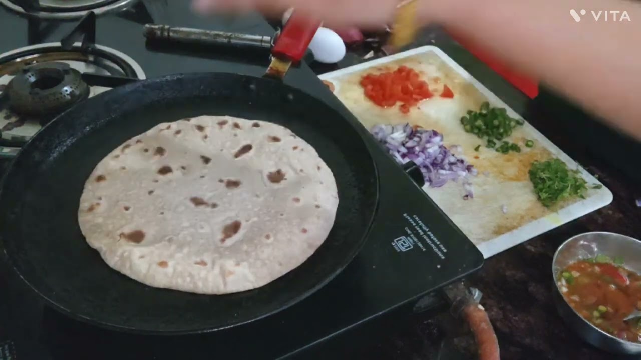 Raat ka bachha hua roti , kanhi aap fek to nahi dete .new recipe 😋😋