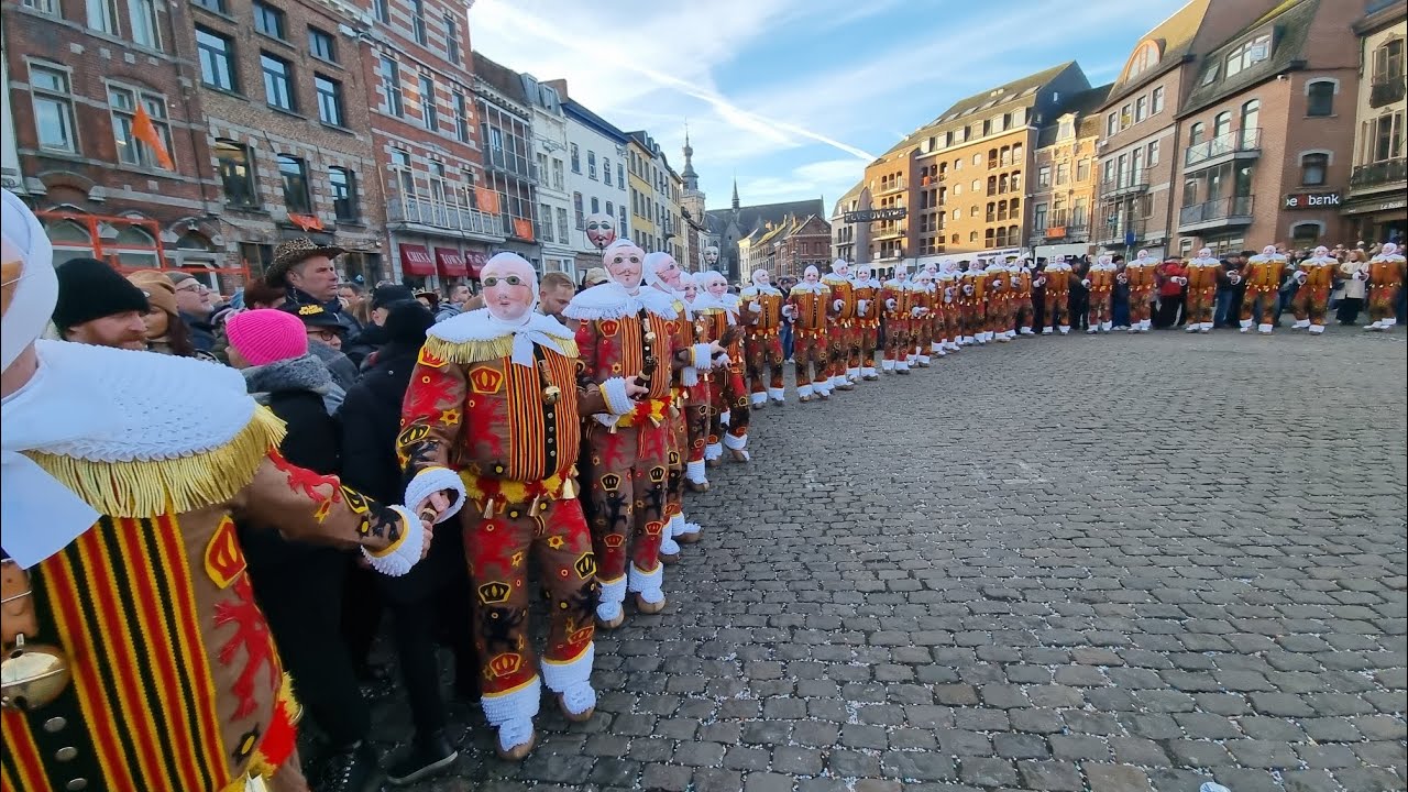 #2024  les gilles de Binche Mardi Gras rondeau au matin avec les masques