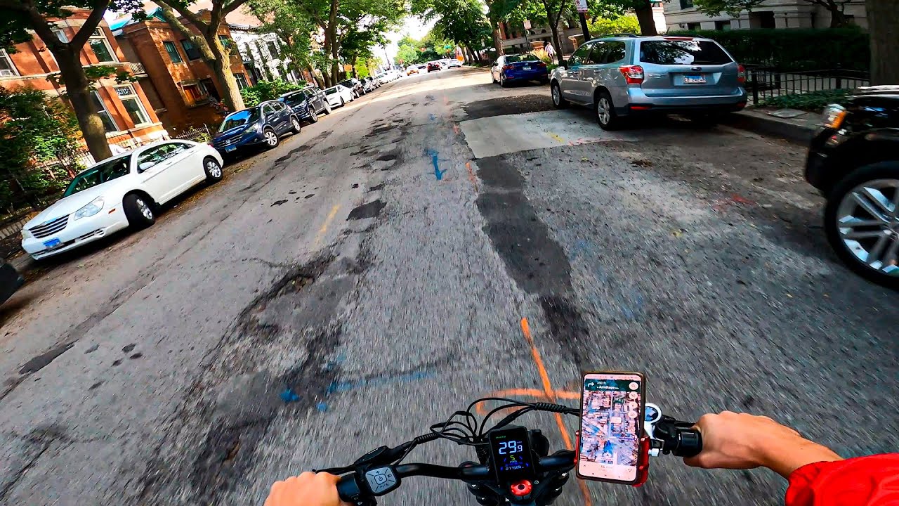 Biking Through Chicago's Busy Streets: Food Delivery Adventures