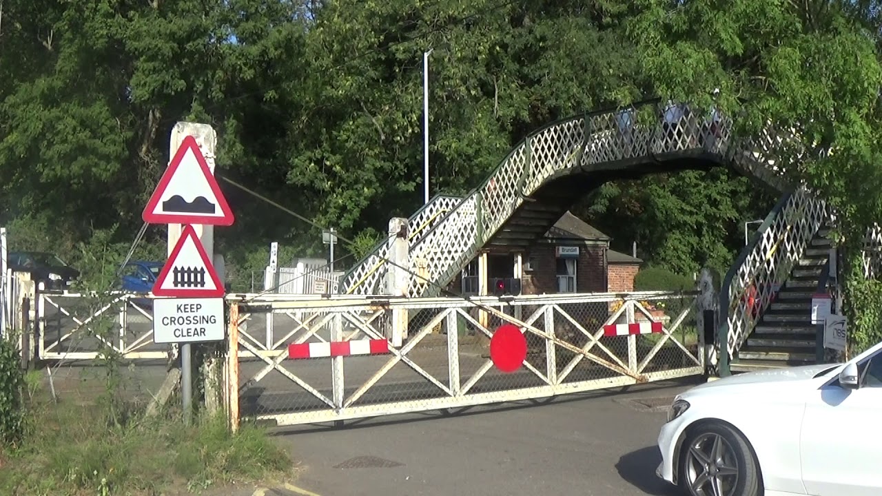 Brundall Station LC, 156416 (28/08/2017)