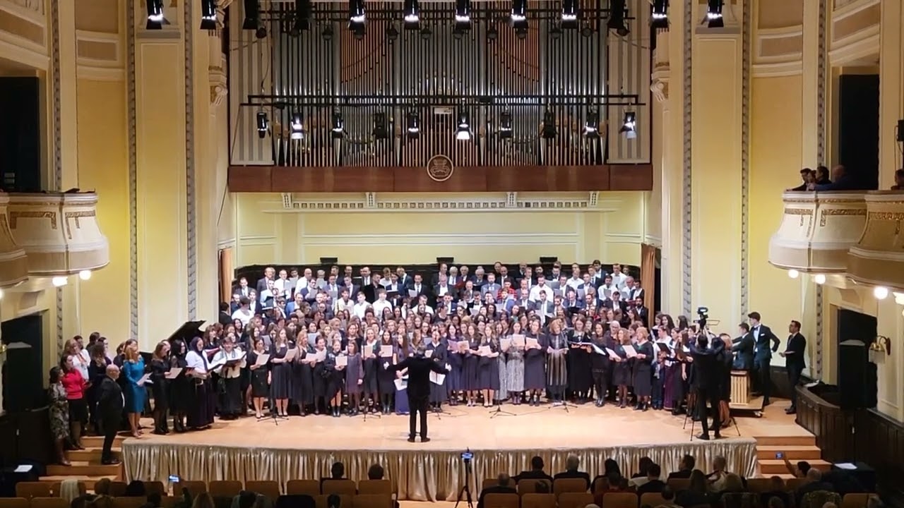 Corurile reunite la Festivalul Corurilor Adventiste din Conferința Banat - Palatul Cultural Arad