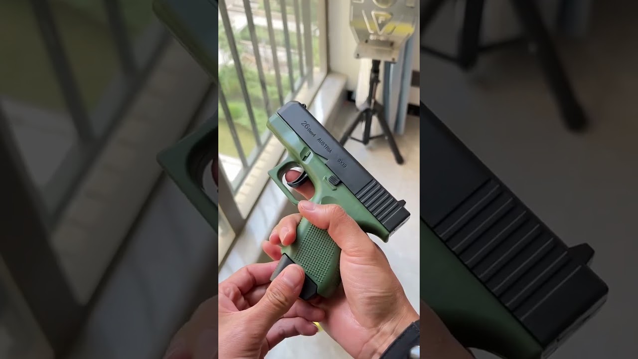 Who can refuse a G26 shell ejection continuous fire soft bullet gun~ 