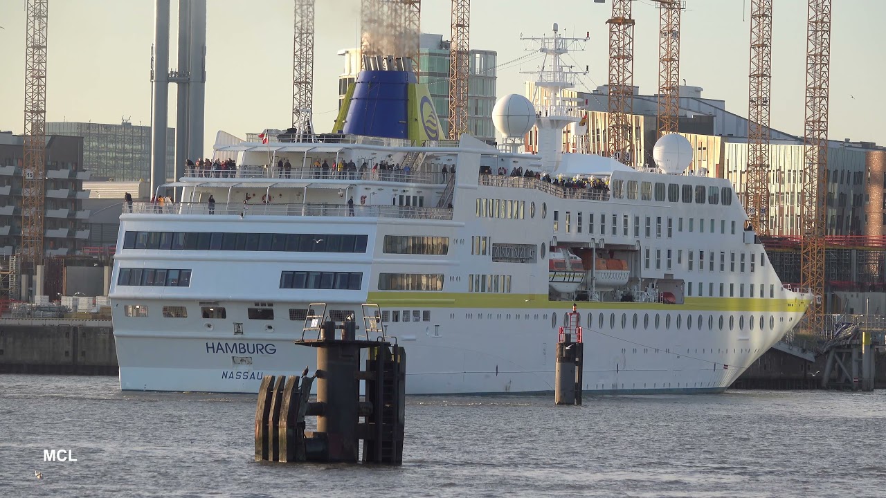 MS Hamburg / Kreuzfahrtschiff rammt Kaimauer / Cruise Center Baakenh&ouml;ft / Hamburg 2021