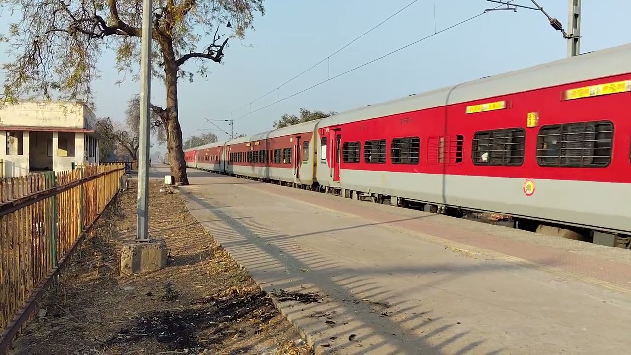 19315 Veer Bhumi express 