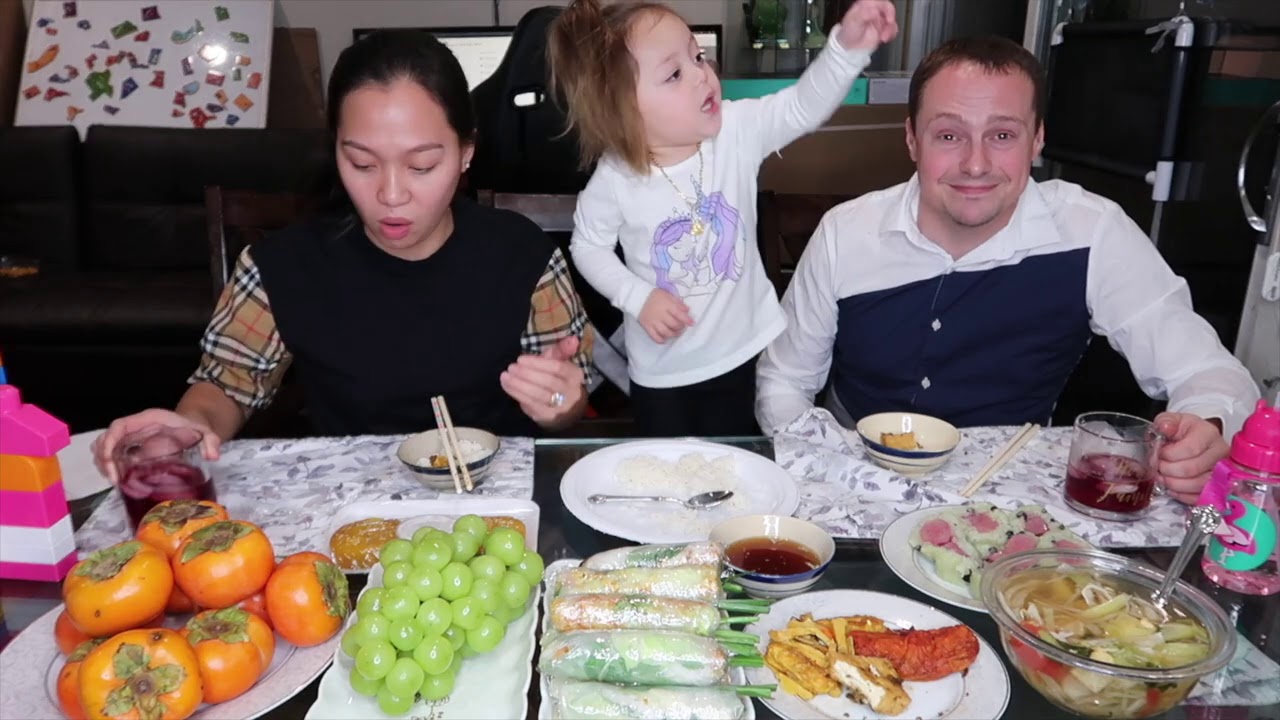 Vlog 1210 ll RẰM THÁNG 10 RỦ CHỒNG MỸ LẦN ĐẦU ĂN CHAY XEM ANH ẤY SẼ CẢM NHẬN THẾ NÀO?