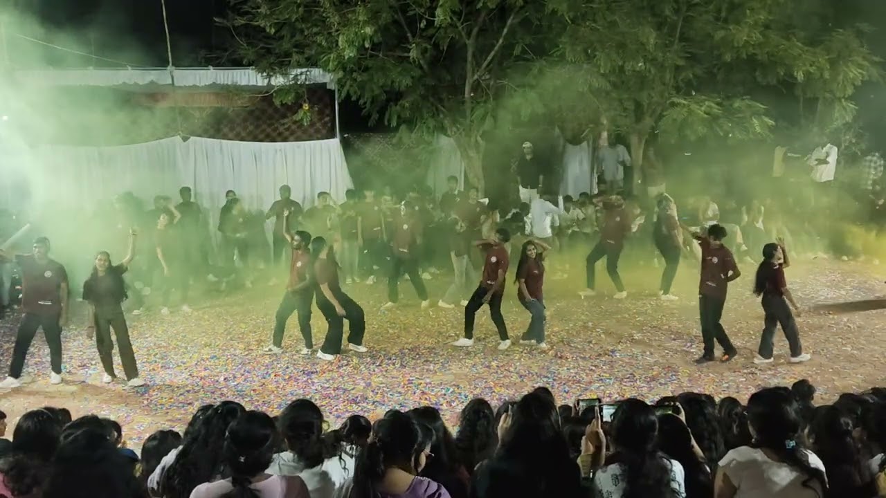 ECE Flashmob🥳||By LOKESH,SRIJA & team 🥰||JNTUH-UCEJ||KONDAGATTU🥰||2K25||Boys and girls on🔥