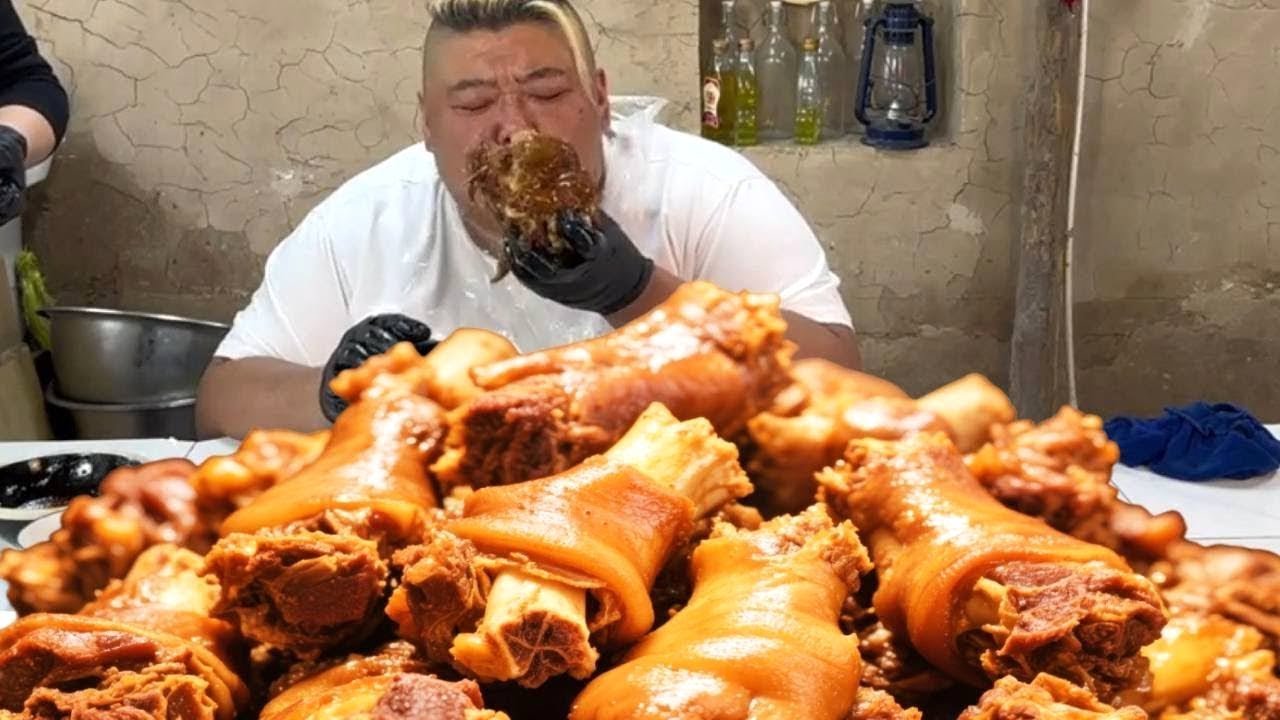 Monkey bought three beef legs and stewed the beef trotters, and ate them directly!