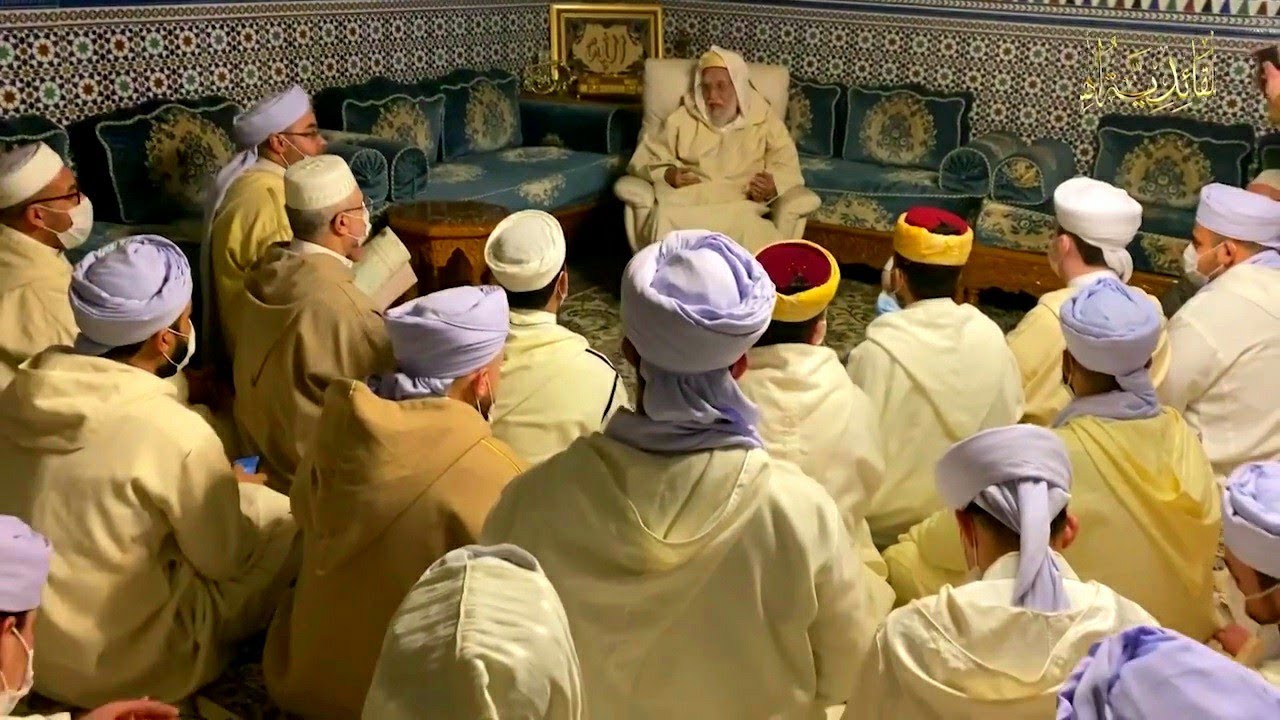 تكريـم شيخنا سيدي محمد عبد اللطيف بلقائد حفظه الله لطلبة الزاوية ...