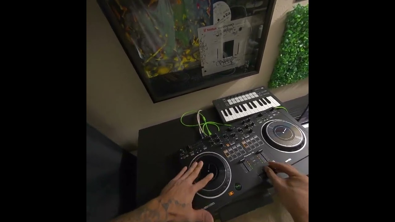 1st Scratch Pioneer DDJ REV1  #virtualreality #oculus #dj #scratch #vr #pionnerdj  #turntablists