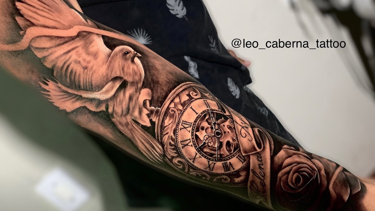 Bussola pomba flor realista tattoo