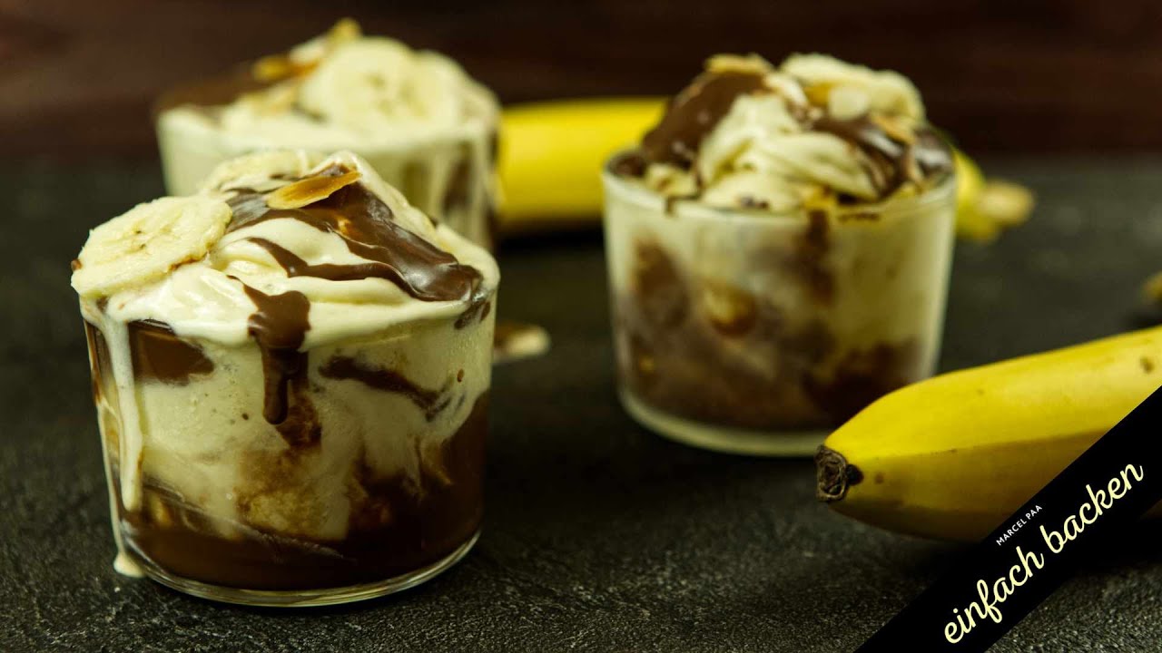 Bananen Joghurt Eis mit Schokoladen Sauce