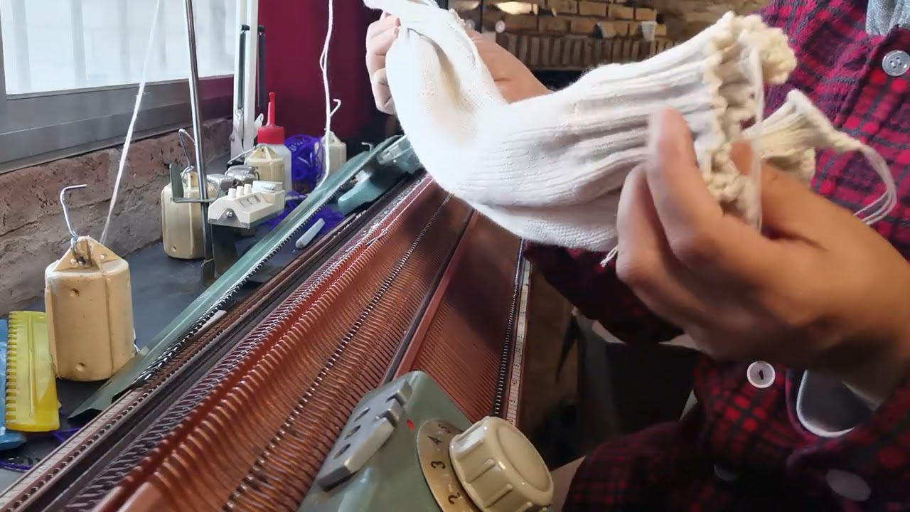 tutorial de  babucha  de bebé 0 a 3 meses con puño 😍😍😍