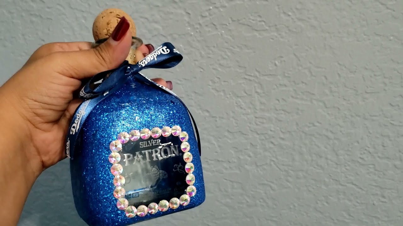 Como agregar brillo a una botella de tequila
