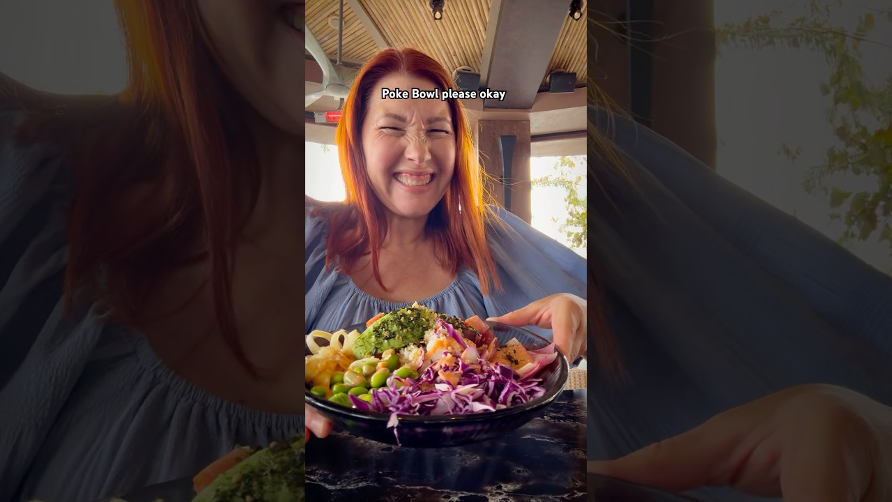 Dining alone at Walt Disney World : Wailulu bar and grill at the Polynesian #disney #disneyworld