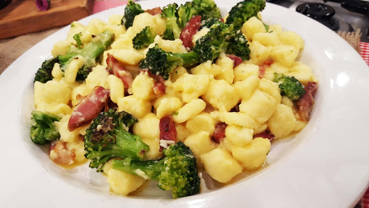 Ñoquis bomba con salsa carbonara de brócoli y panceta