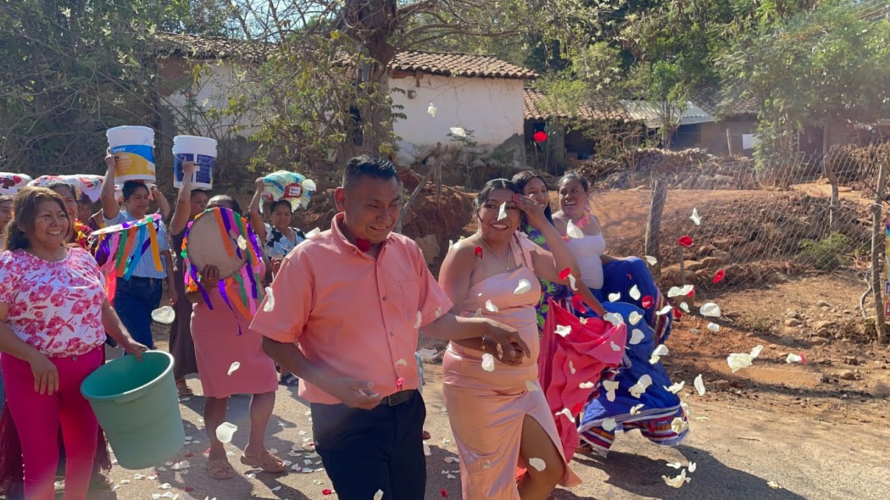 Parabienes Y Casamiento por El Civil,  de Rene y Luvia, En Tlayoyotepec Mpio de Tecoanapa.