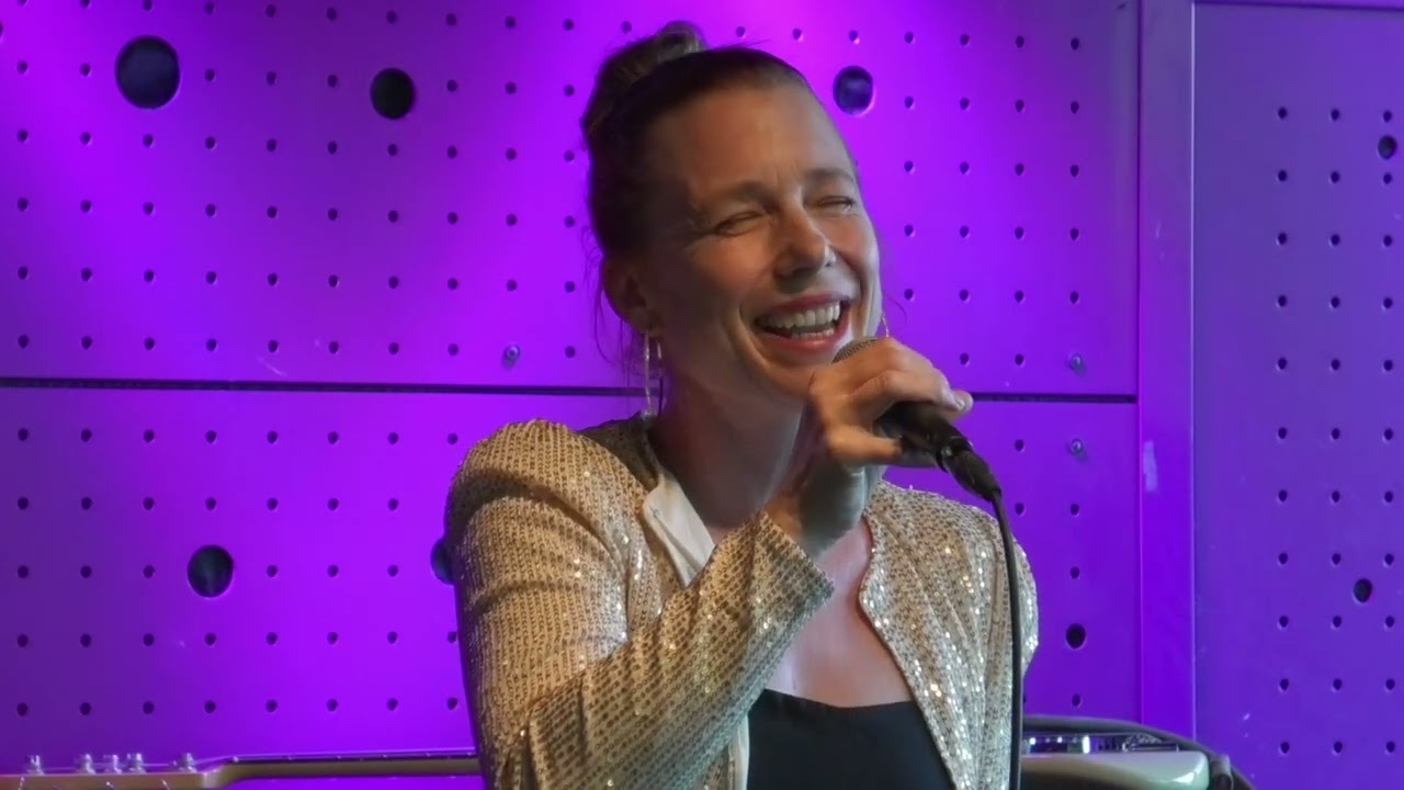 Lena Yellow: Say a little prayer LIVE