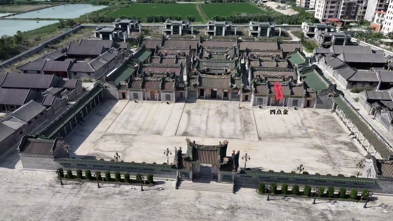 《英之园》具有潮汕特色豪华宫殿，采用潮汕地区特有的“驷马拖车”格局