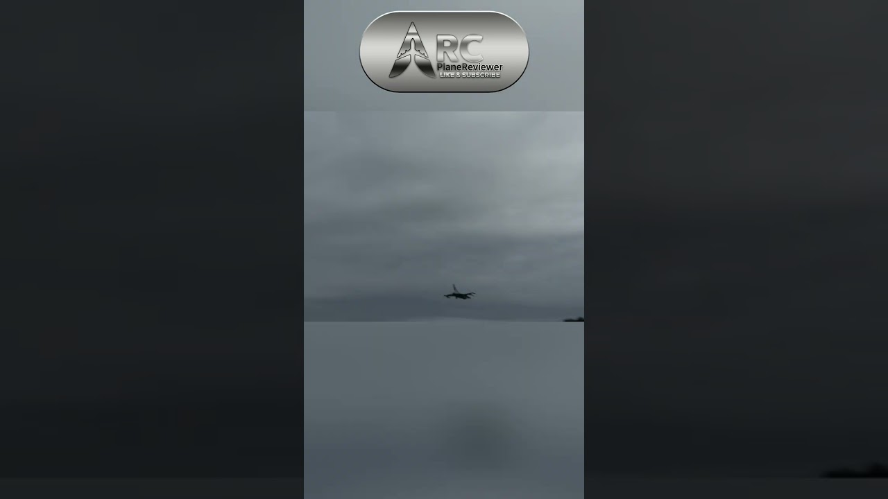 Pilot Shows Off Jet's INSANE Agility In Smooth Sky Rolls! #shorts
