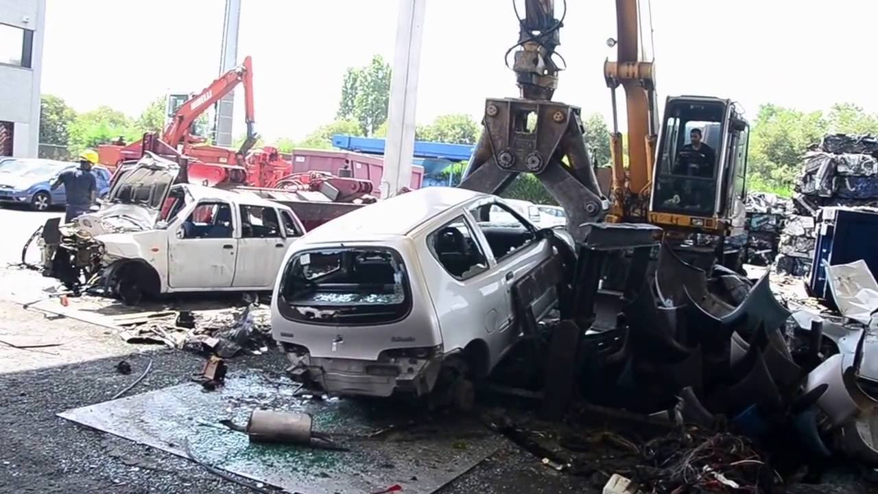 Autodemolizioni Fedeli - pressa e pinza strappamotore