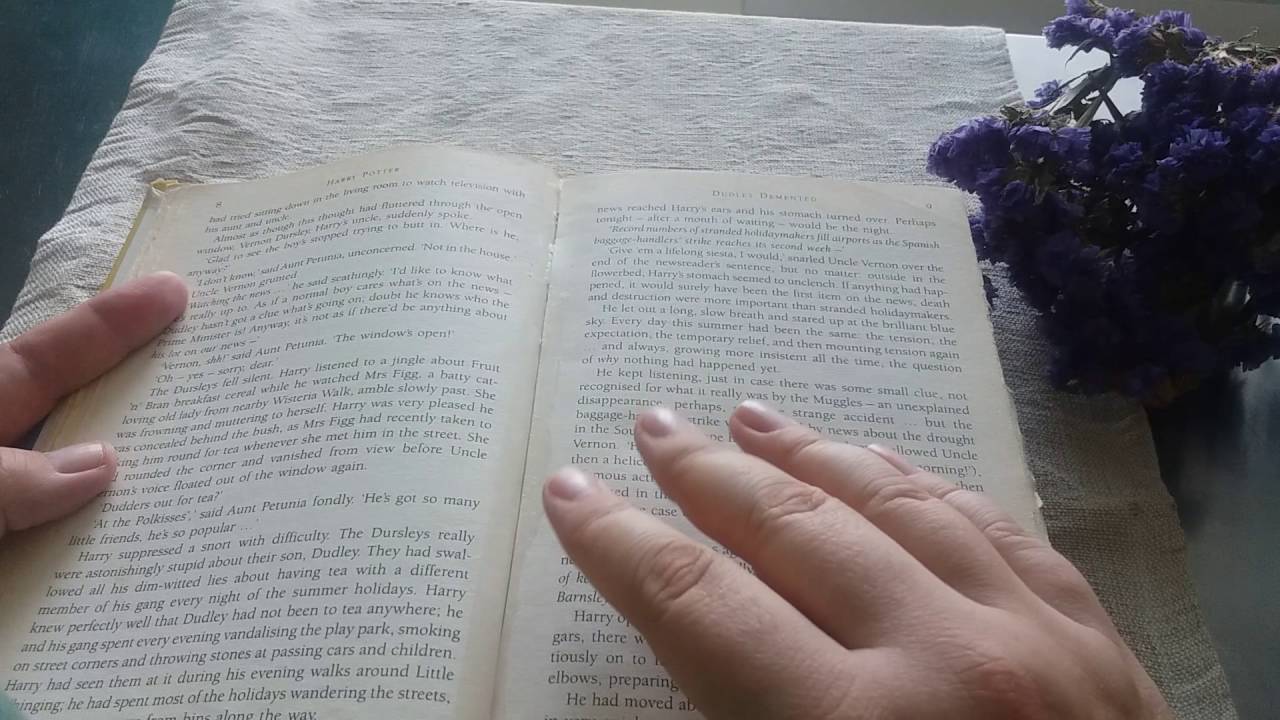 ASMR English whispering ~ reading ~ chewing gum