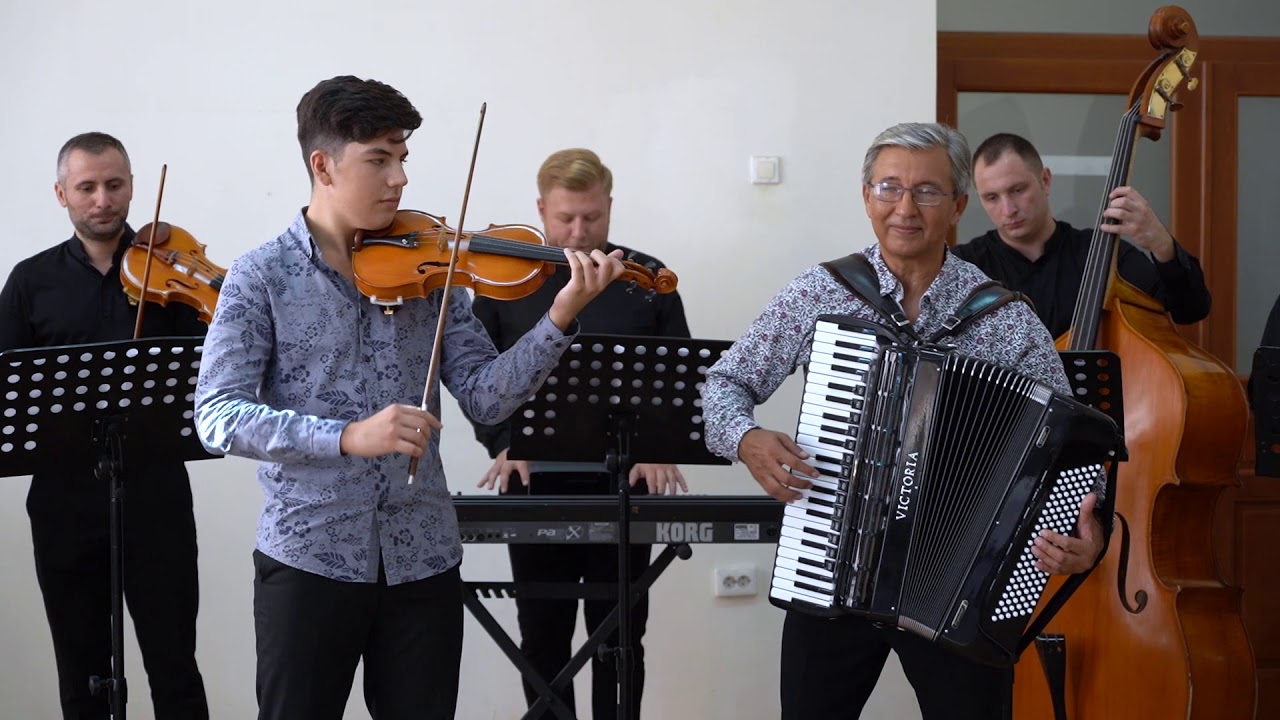 Victor & Iohan Coman - Hora in D moll