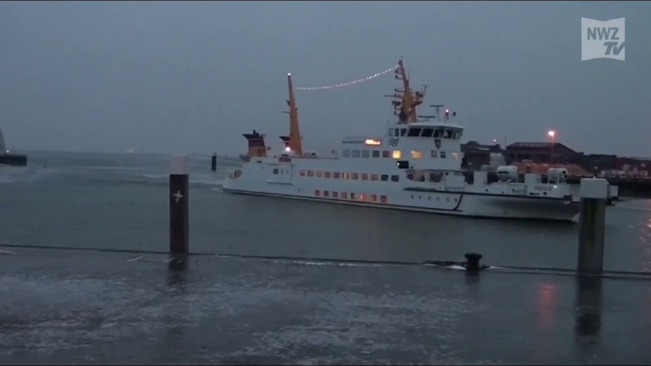FähreMS Frisia II" im Schlick aufgelaufen"