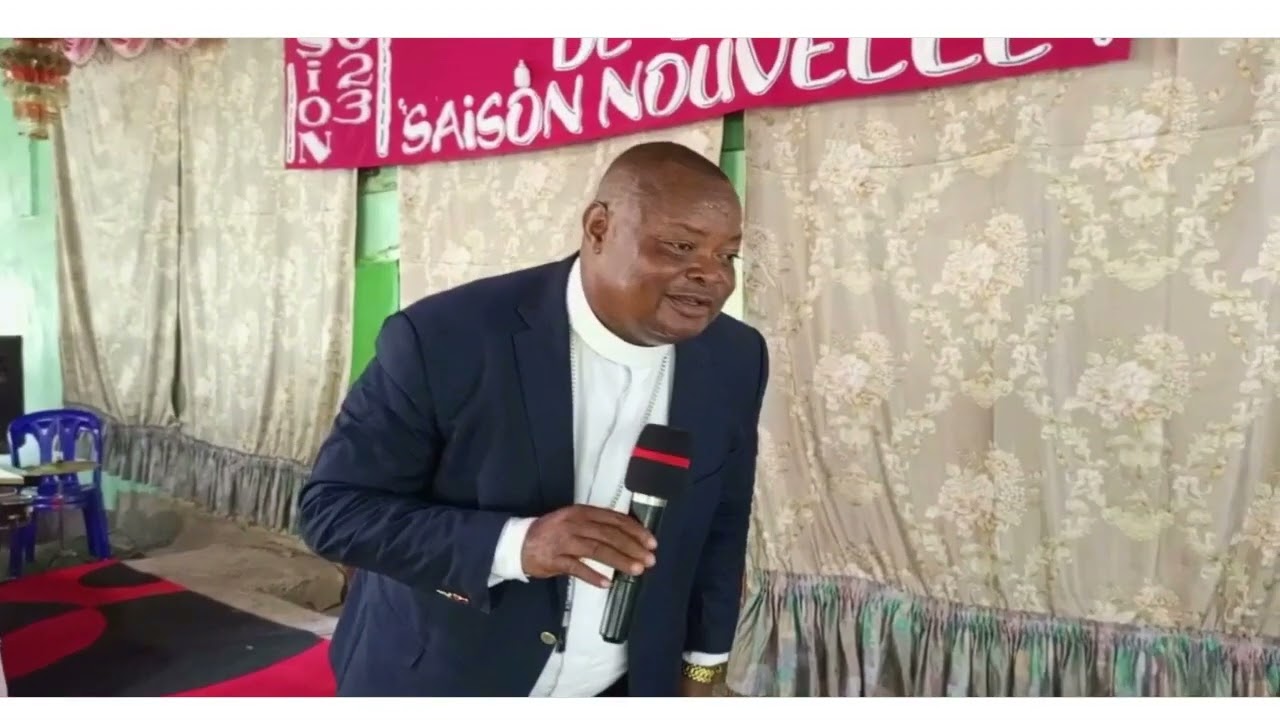 Mgr Sylvain lunyanya nkole en célébration pâque 2023 à l'église évangélique peniel manyi.