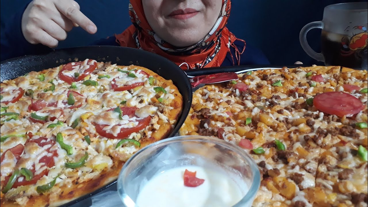 #موکبانگ. خوردن پیتزای قارچ وگوشت وپیتزای مرغ😋😋اگه خوشتون اومد لایک کنید#mukbang #food