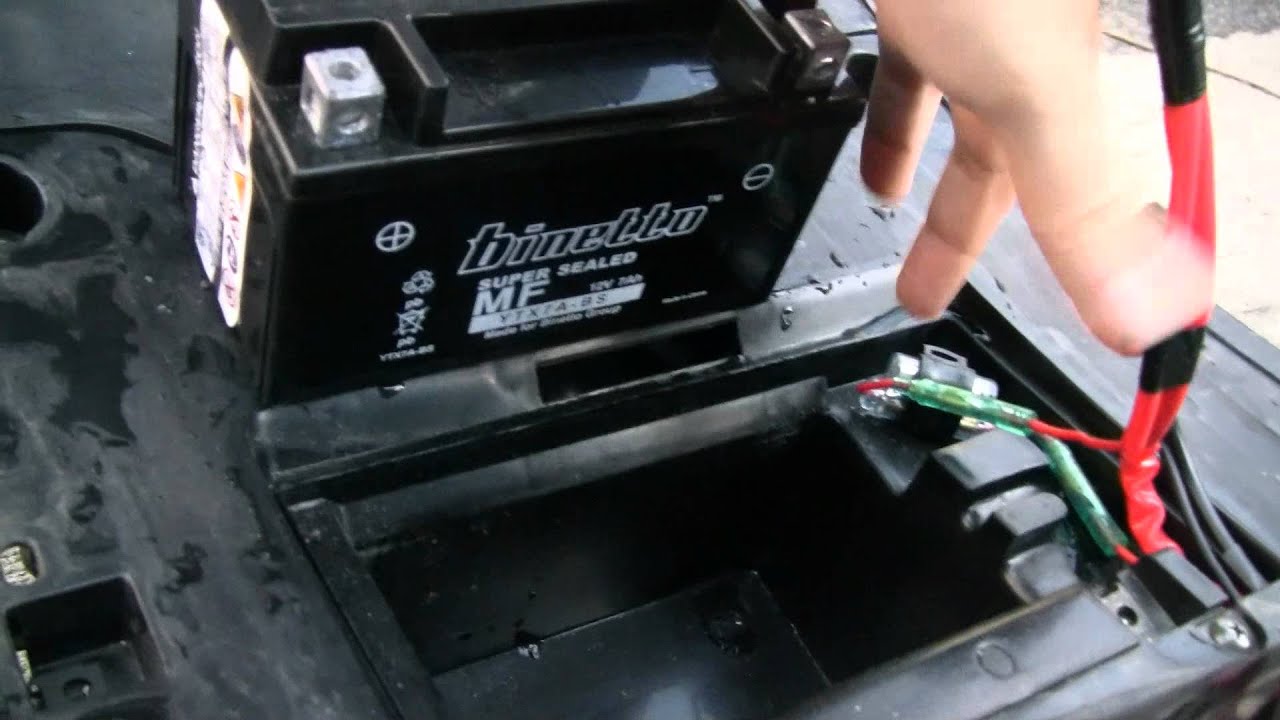 How to charge a scooter battery: Yamaha Vino 125 & Battery Tender Jr. (HD)