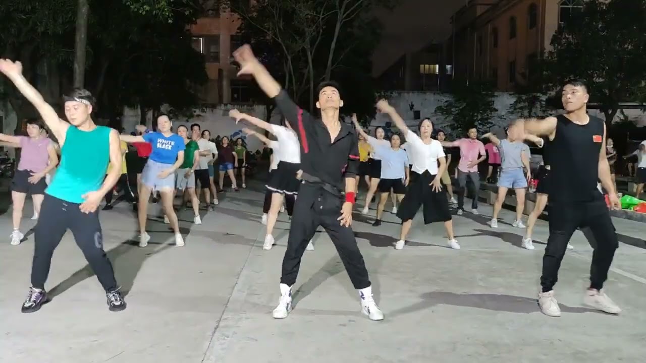 广场舞《爱疯了》