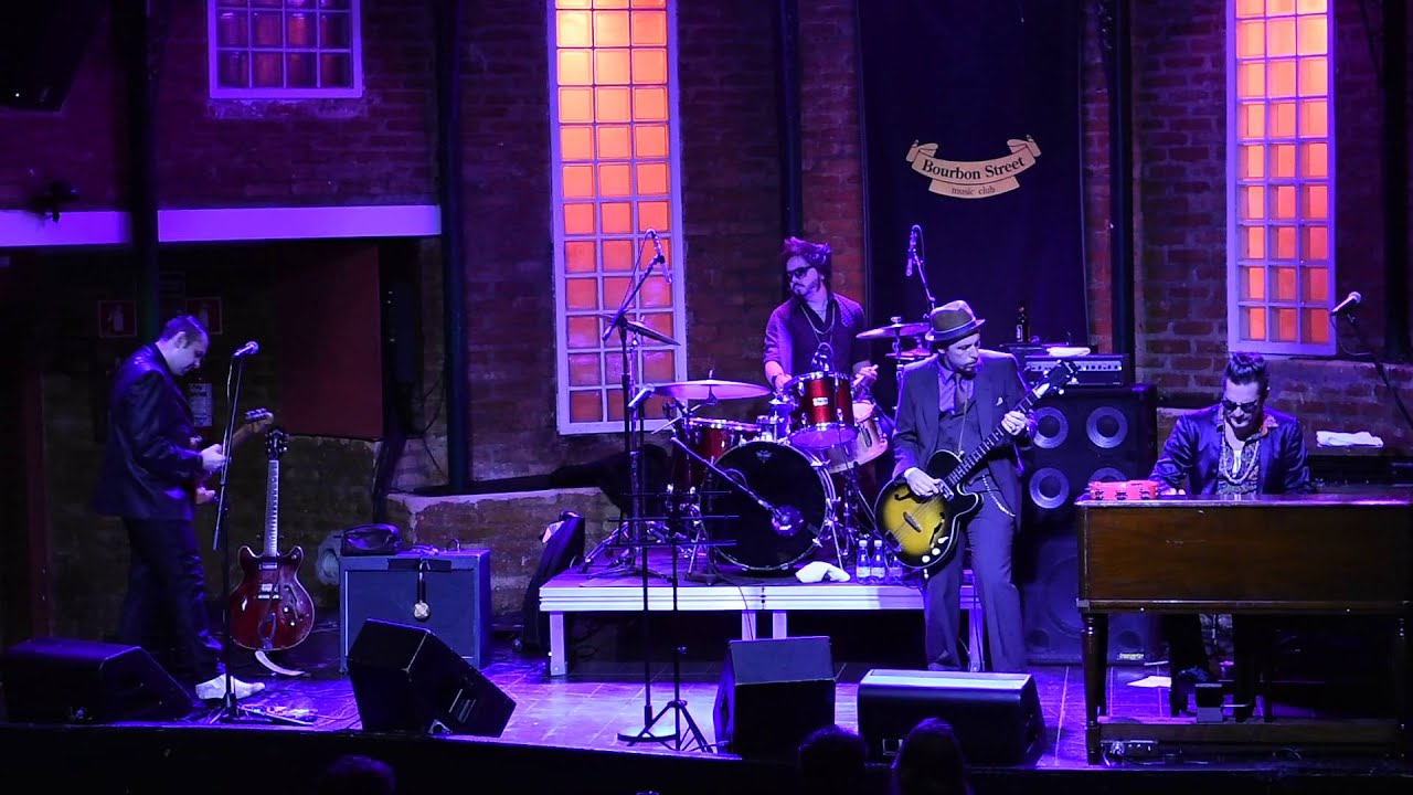 Koko Jean Davis com Raphael Wressnig e Igor Prado Band