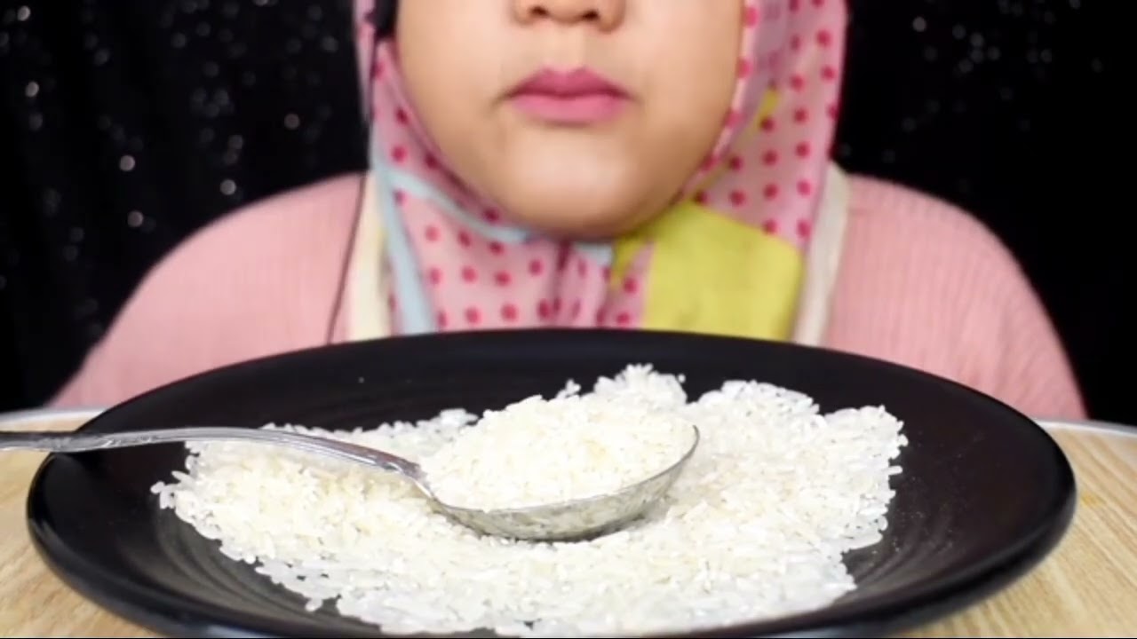 ASMR RAW RICE EATING||KOMPILASI MAKN BERAS MENTAH PIRING HITAM||KIKI ASMR