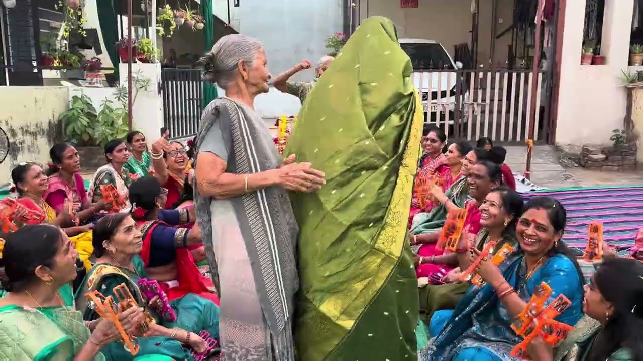 લખેલું છે 🌷કાના ની ગોપી ઘરડી🙏