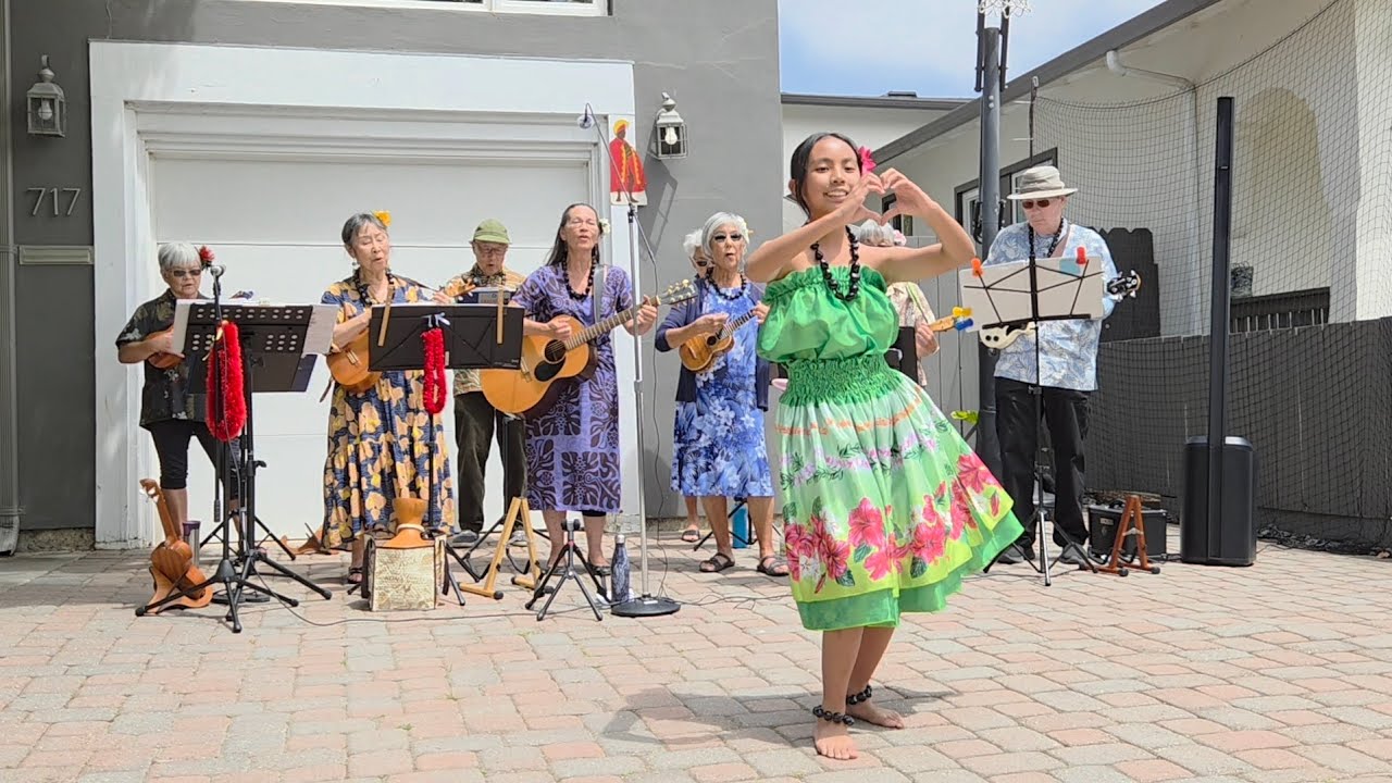 Pua Lasana hula by Sam