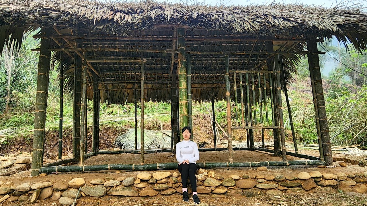 Build A Very Beautiful Bamboo House in the forest - Complete The House Roof | Lý Mai Ca