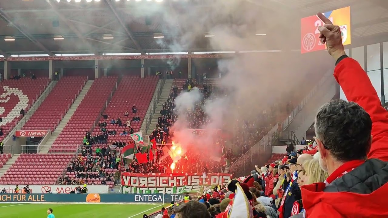 FC Augsburg: Pyro und Feuerwerk in Mainz I #fca #fcaugsburg #pyro #feuerwerk #mainz #bengalo #feuer