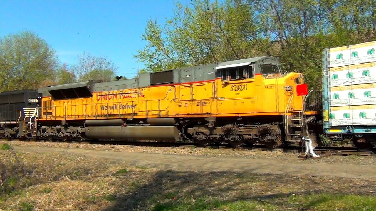Canadian Trains with EMD Locomotives | 2 Train Tuesday