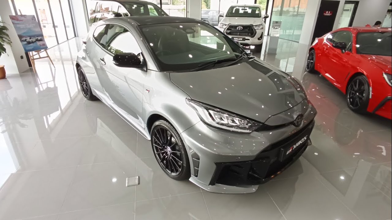 Toyota GR Yaris facelift Precious Metal Grey 1.6T 8AT GR-four (XP210) walkaround (Brunei)
