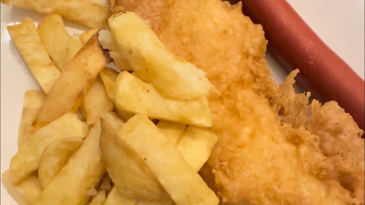 American has his first proper fish and chips in the UK! #fishandchips #uk #american #foodie