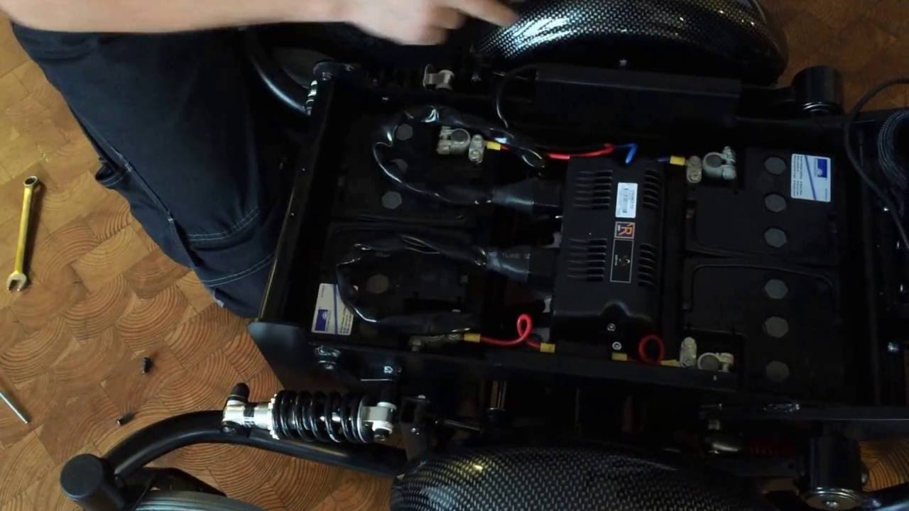 Changing batteries on ROLTEC Boa2