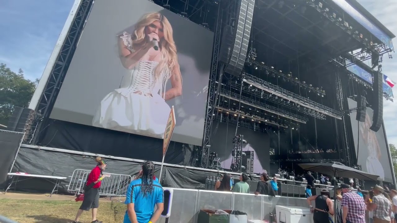 Lie - Nessa Barrett ACL FESTIVAL LIVE