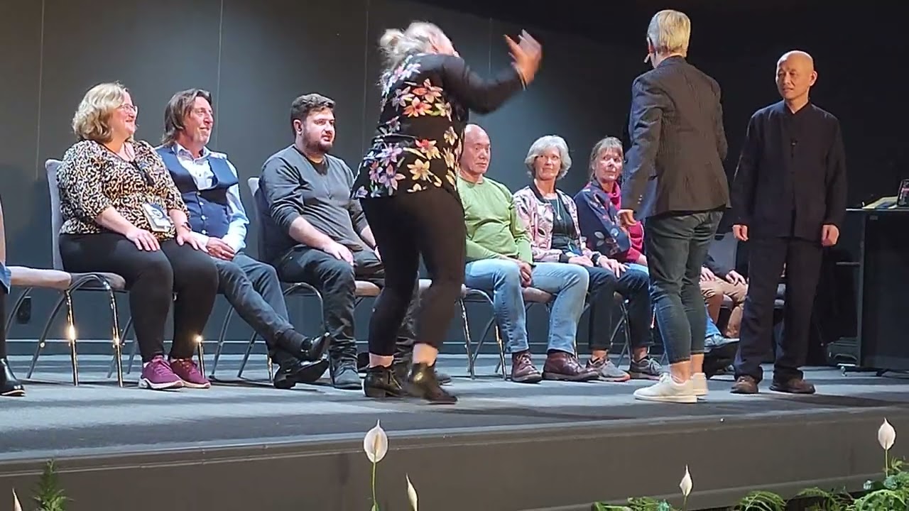 Chinese Hypnotist - Rotorua - E-I-E-I-O