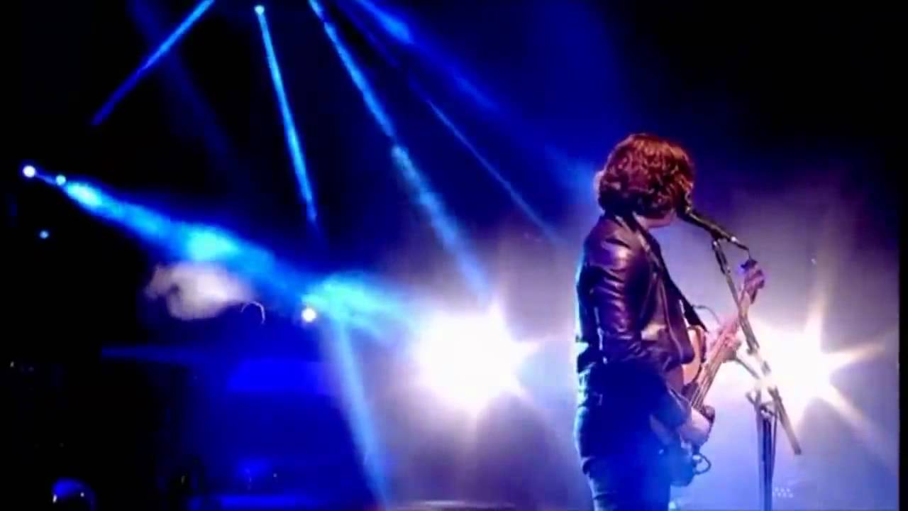 Arctic Monkeys - She's thunderstorms ( Live at Glastonbury 2013)