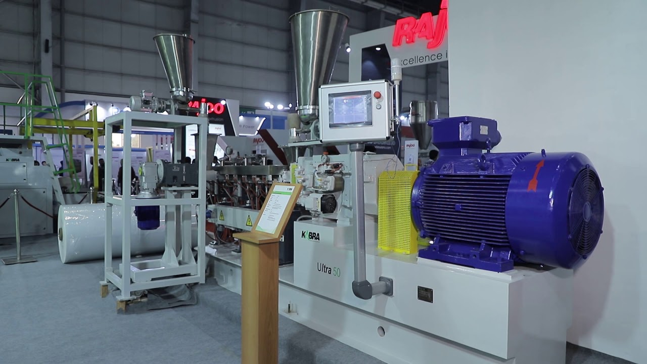 Grand Display of 600 kg/hr 3 - Layer Film Extrusion Line