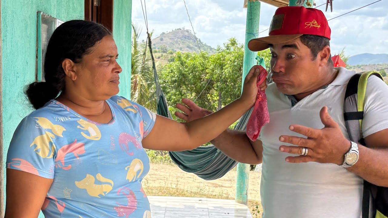 A mulher achou a calcinha de outra mulher debaixo da sua cama e fez uma grande confusão ￼